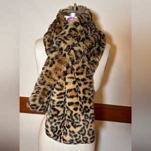 Limited edition leopard print eco-fur stole-scarf
